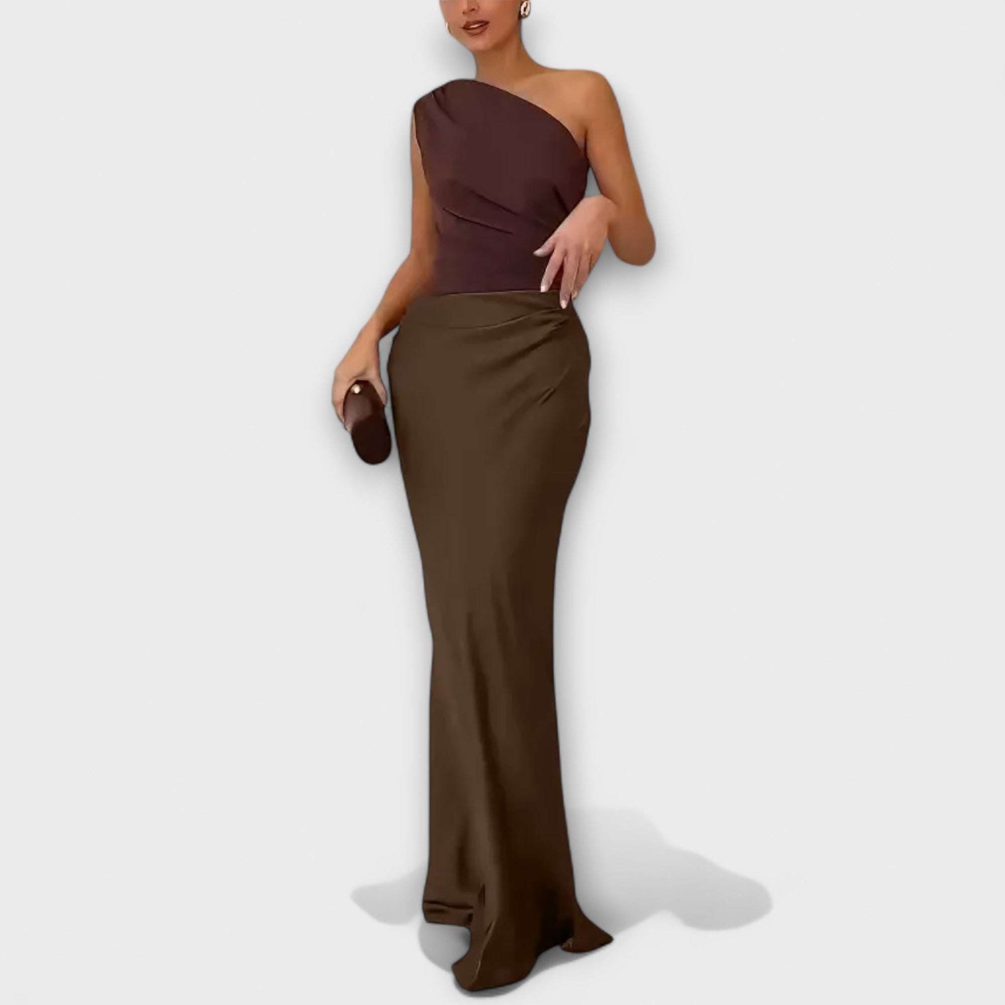 Elegancka maxi sukienka na jedno ramię